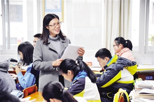 传道授业树标杆 她是学生心中的"心相印"(图)