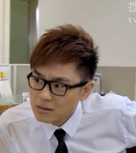 大鹏的这个是什么发型? 有烫吗? 叫什么哦?