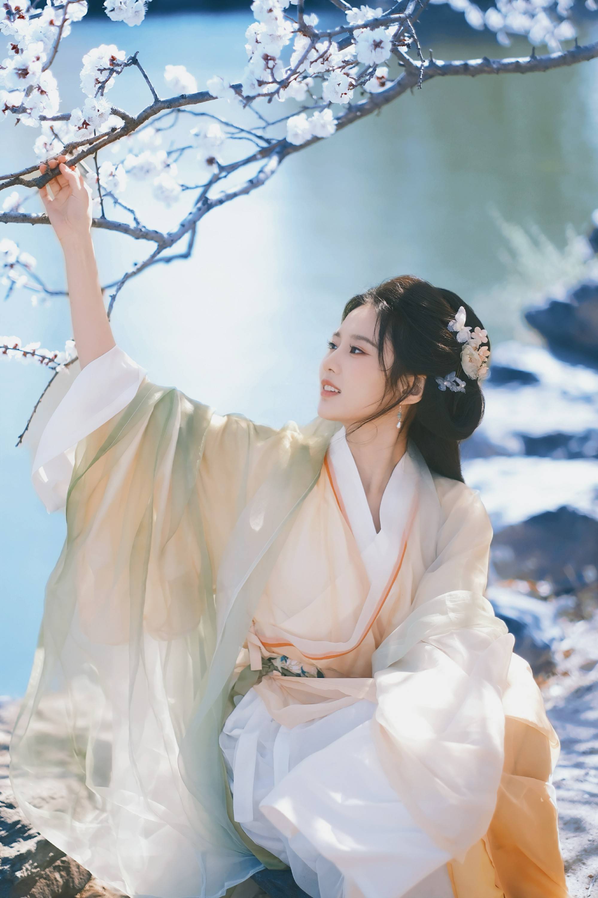 张慧雯绝美古风造型回归 网友:这不是舒适区是统治区!
