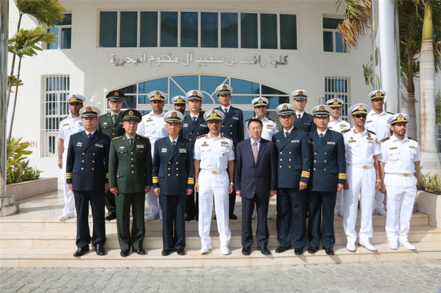 编队指挥员柏耀平少将拜会阿联酋海军司令易卜拉欣少将留影