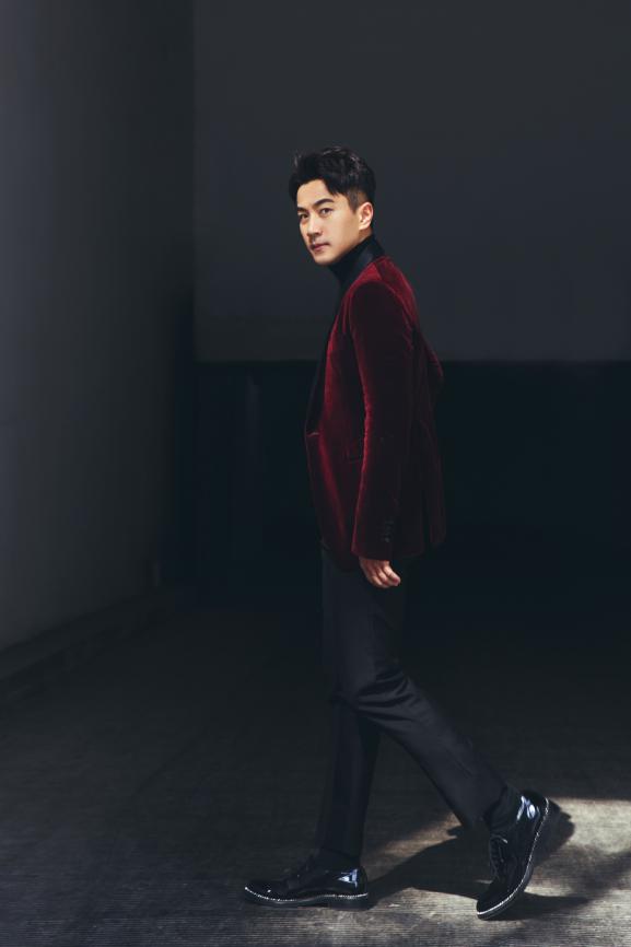 刘恺威"威笑"生日会温暖开趴 多栖身份全面上线惊喜不断