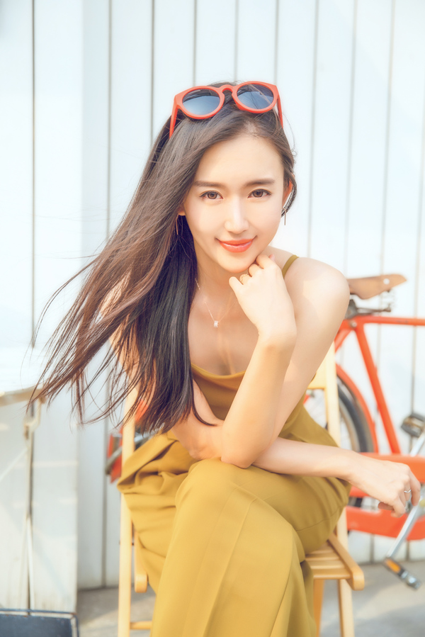 苏丹《平凡岁月》造型前卫出挑 榴莲发型令人印象深