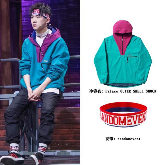 易烊千玺穿冲锋衣造型