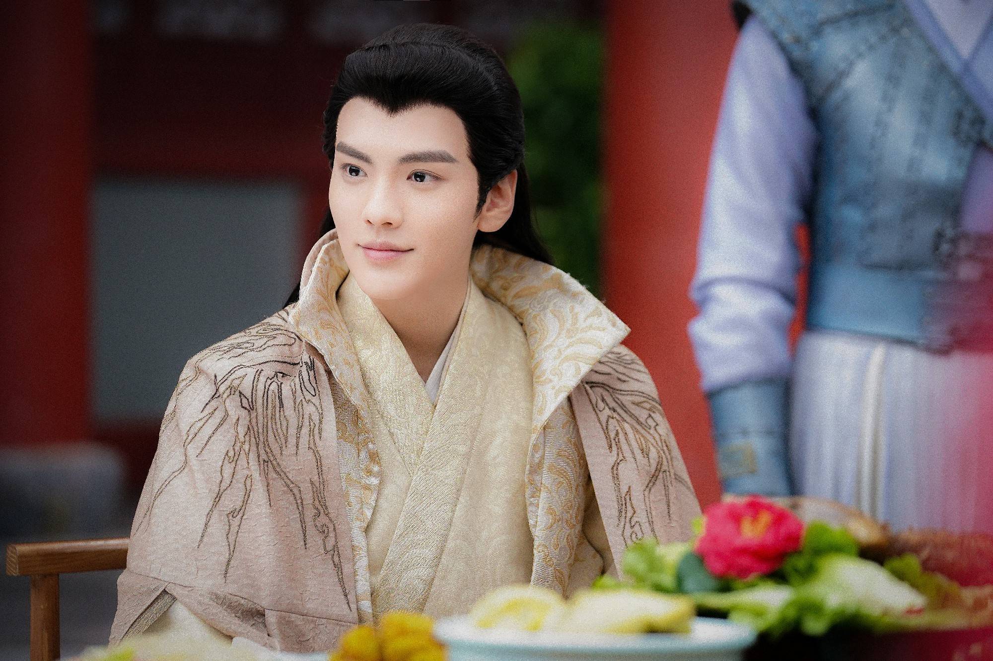 毕雯珺新剧小女霓裳高甜开播反转人设勾勒憨酷王爷