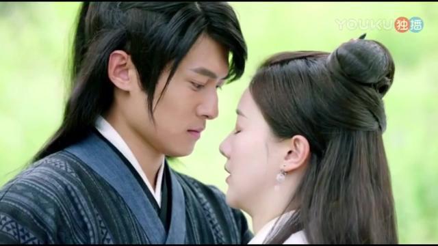 《艳骨》掠影梦中嬉戏颇甜蜜,静姝索吻害羞难当