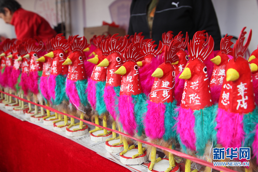 "非遗"体验区展示的波罗鸡.新华网 王佳摄
