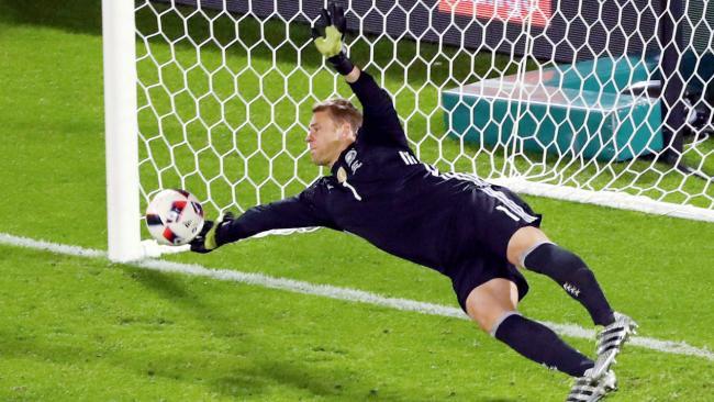 诺伊尔:扑点球更多要靠直觉 而非提前准备