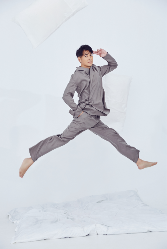 保剑锋写真大片曝光 自信洒脱魅力难挡