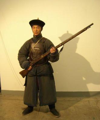 清朝士兵衣服上的兵和卒以及勇,这三者有什么区别?