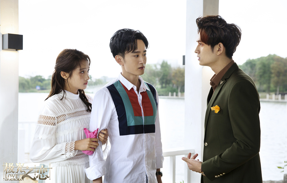 《极光之恋》24天破25亿 女星"一姐"之争拉开大幕