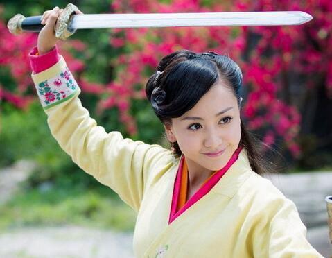 《笑傲江湖》可爱灵动的小师妹岳灵珊(杨蓉饰)?