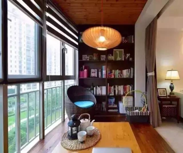 在这么漂亮的阳台上看书,我想这是很多人梦寐以求的.