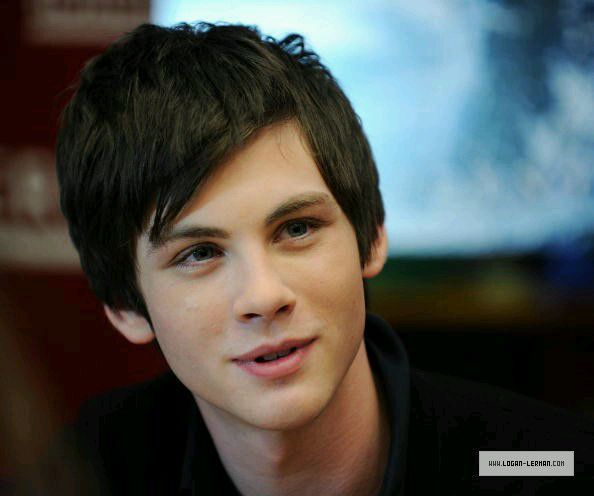 1992年1月19日-),出生于美国加利福尼亚州,是一名阿什肯纳兹犹太人