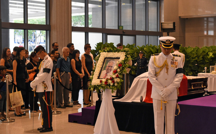 新加坡前总统纳丹遗体运往国会大厦供民众瞻仰