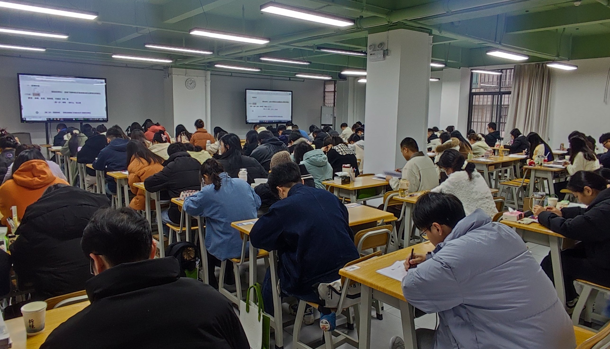 公考枪手敛财千万